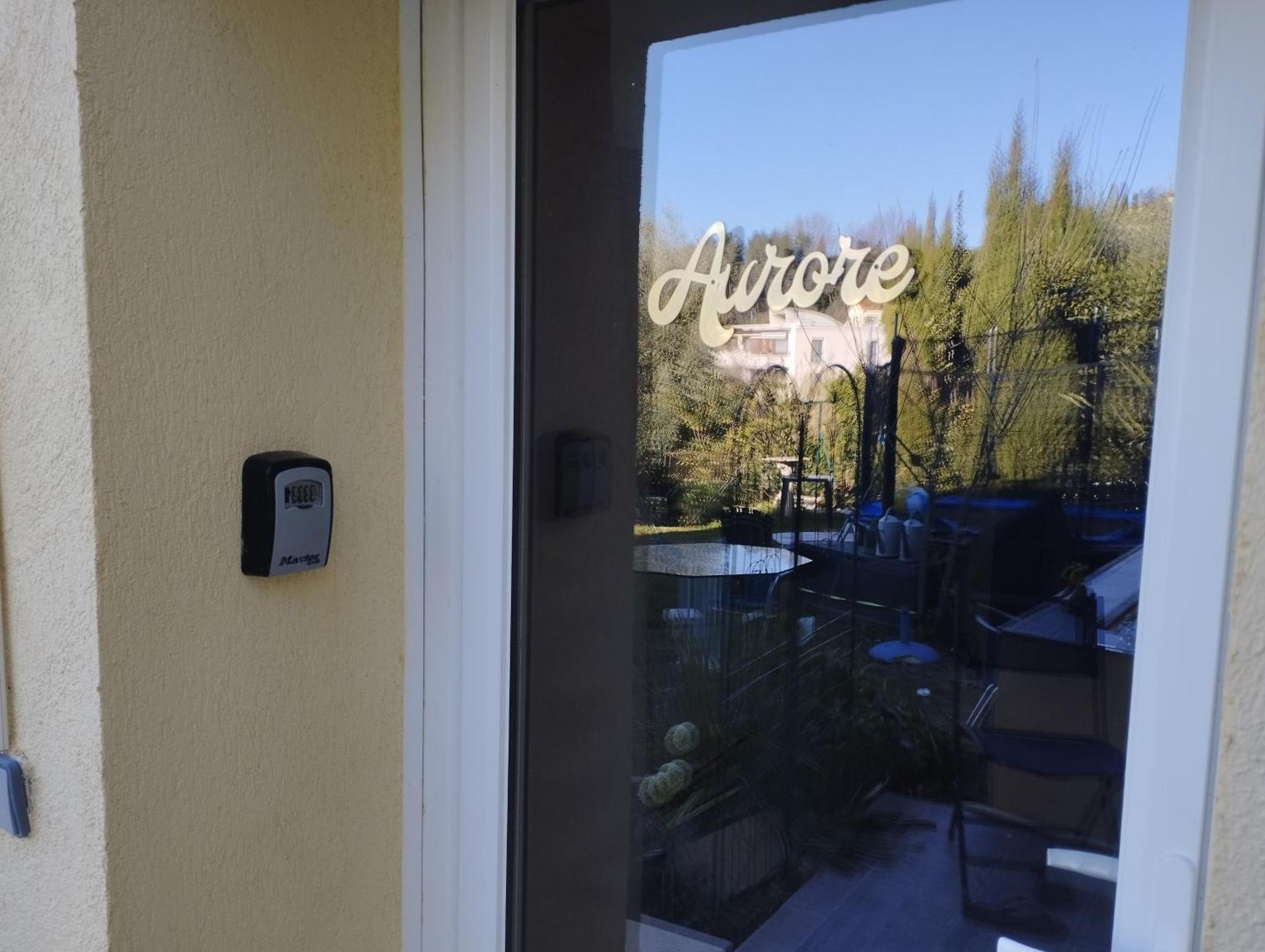Appartement Aurore En Rez De Jardin Avec Parking Gratuit ว็องส์ ภายนอก รูปภาพ